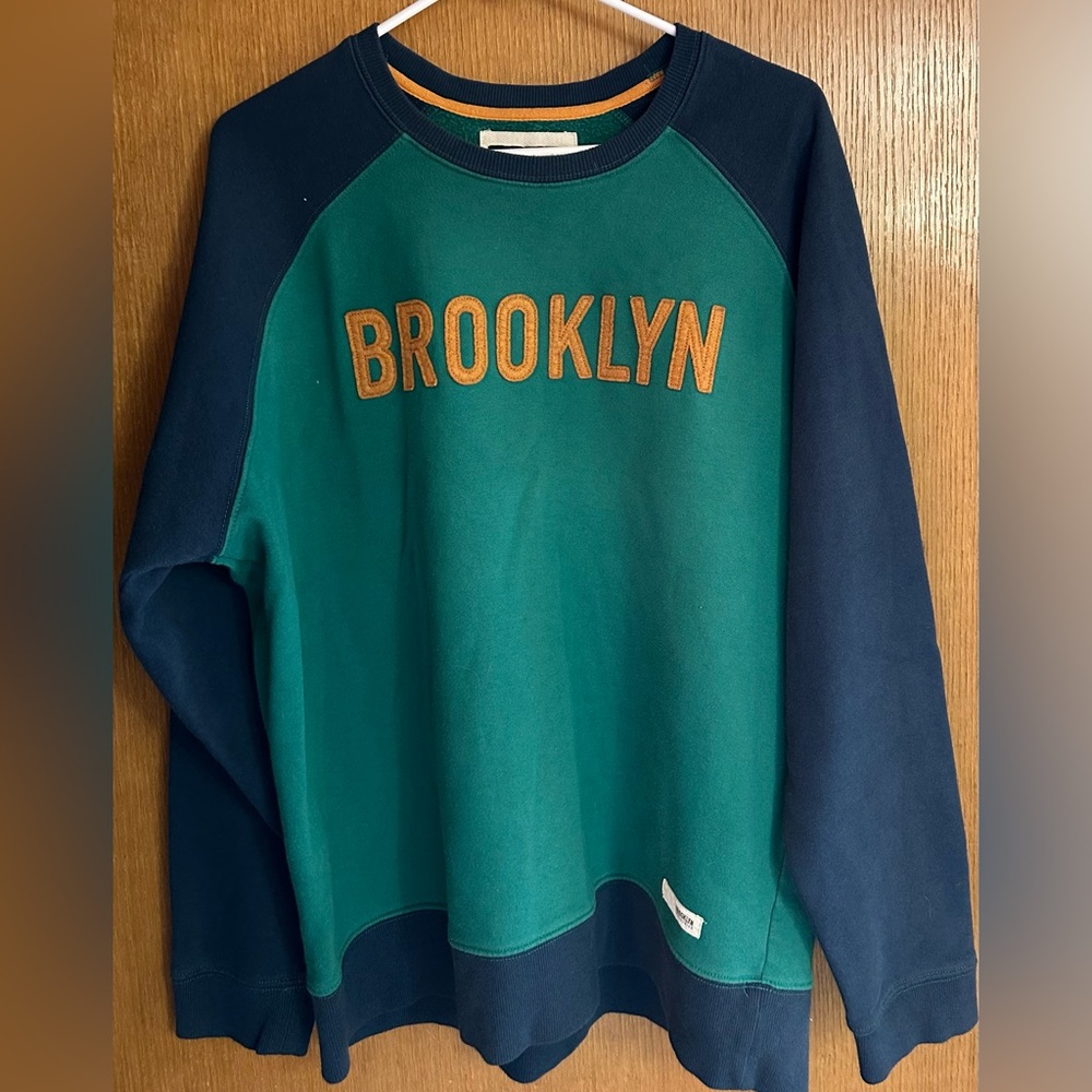 Brooklyn Industries Green and Navy Crewneck Sweatshirt. Men’s size XL.